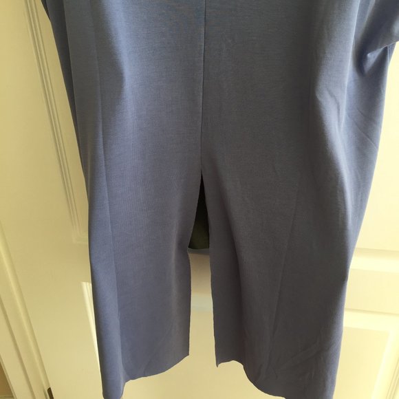 Short sleeve Back Split Top - Picture 4 of 7